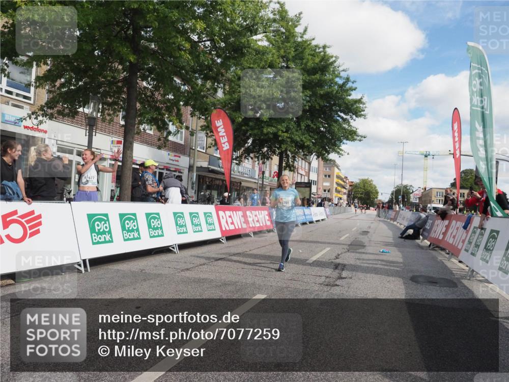 15.09.2024 - PSD Bank Halbmarathon Miley Keyser http://msf.ph/oto/7077259 15.09.2024 12:37:04 Ziel 2317, 3351 meine-sportfotos.de