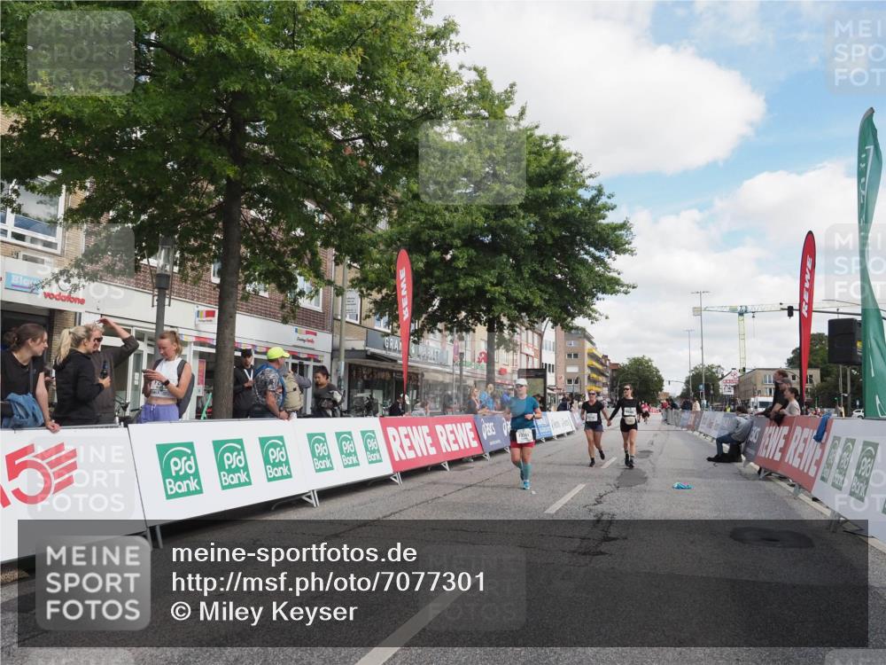 15.09.2024 - PSD Bank Halbmarathon Miley Keyser http://msf.ph/oto/7077301 15.09.2024 12:37:25 Ziel 2742, 2761, 3386 meine-sportfotos.de