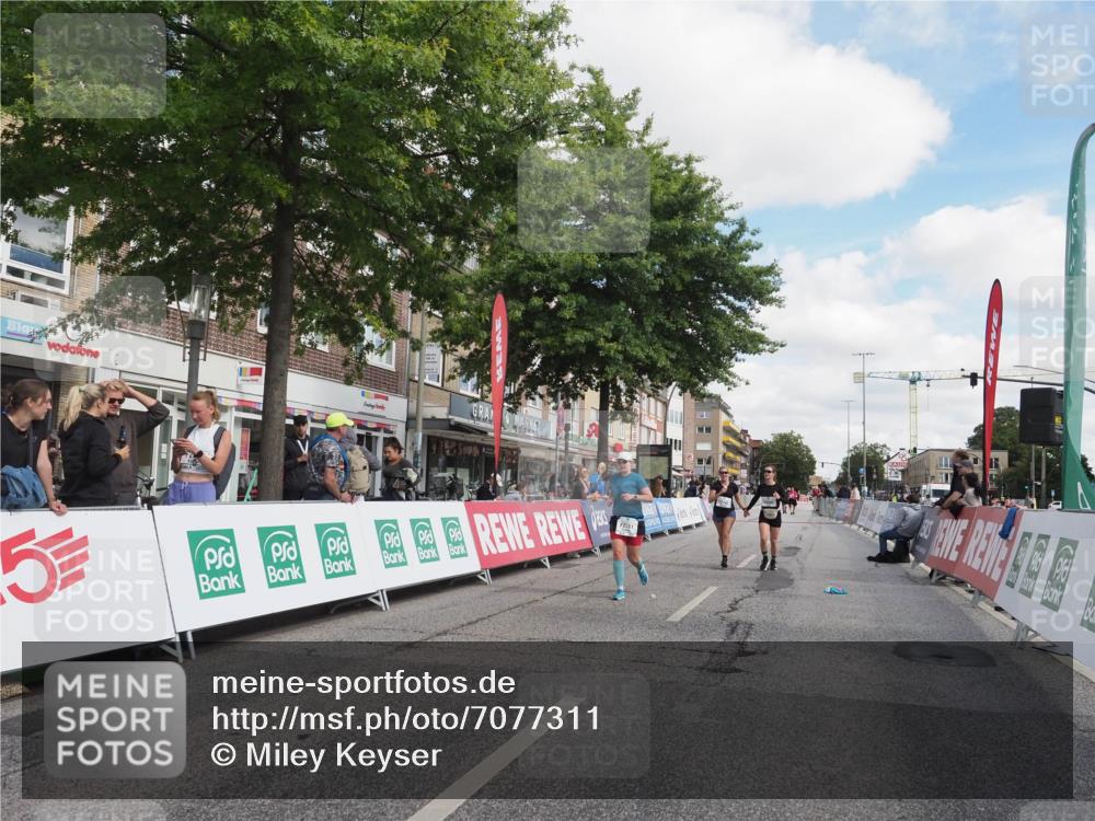 15.09.2024 - PSD Bank Halbmarathon Miley Keyser http://msf.ph/oto/7077311 15.09.2024 12:37:25 Ziel 2742, 2761, 3386 meine-sportfotos.de