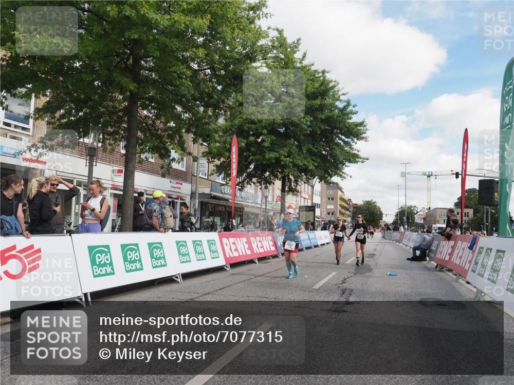 15.09.2024 - PSD Bank Halbmarathon Miley Keyser http://msf.ph/oto/7077315 15.09.2024 12:37:26 Ziel 2742, 2761, 3386 meine-sportfotos.de