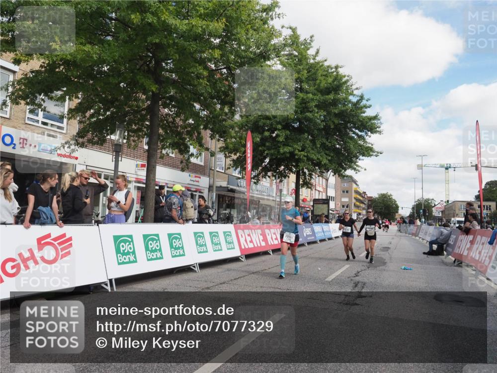 15.09.2024 - PSD Bank Halbmarathon Miley Keyser http://msf.ph/oto/7077329 15.09.2024 12:37:26 Ziel 2742, 2761, 3386 meine-sportfotos.de
