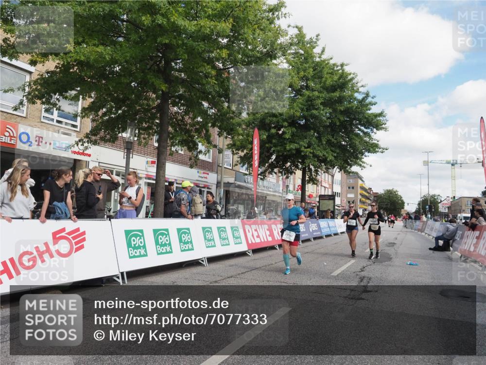 15.09.2024 - PSD Bank Halbmarathon Miley Keyser http://msf.ph/oto/7077333 15.09.2024 12:37:26 Ziel 2742, 2761, 3386 meine-sportfotos.de