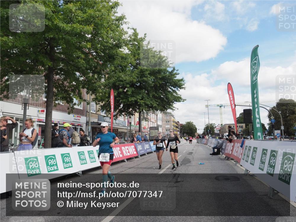 15.09.2024 - PSD Bank Halbmarathon Miley Keyser http://msf.ph/oto/7077347 15.09.2024 12:37:27 Ziel 2742, 2761, 3386 meine-sportfotos.de