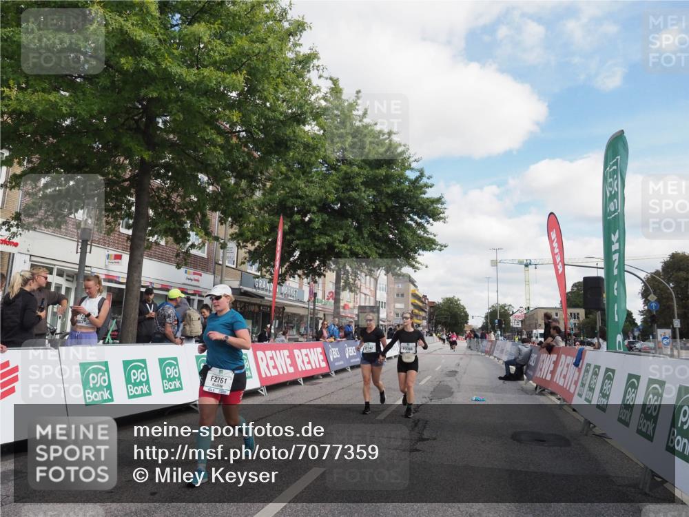 15.09.2024 - PSD Bank Halbmarathon Miley Keyser http://msf.ph/oto/7077359 15.09.2024 12:37:27 Ziel 2742, 2761, 3386 meine-sportfotos.de