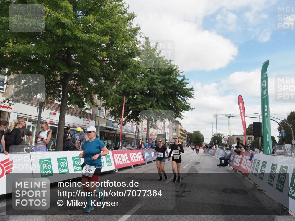 15.09.2024 - PSD Bank Halbmarathon Miley Keyser http://msf.ph/oto/7077364 15.09.2024 12:37:28 Ziel 2742, 2761, 3386 meine-sportfotos.de