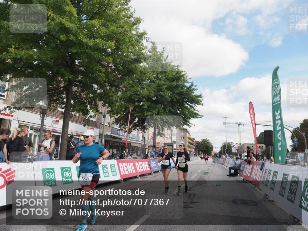 15.09.2024 - PSD Bank Halbmarathon Miley Keyser http://msf.ph/oto/7077367 15.09.2024 12:37:28 Ziel 2742, 2761, 3386 meine-sportfotos.de