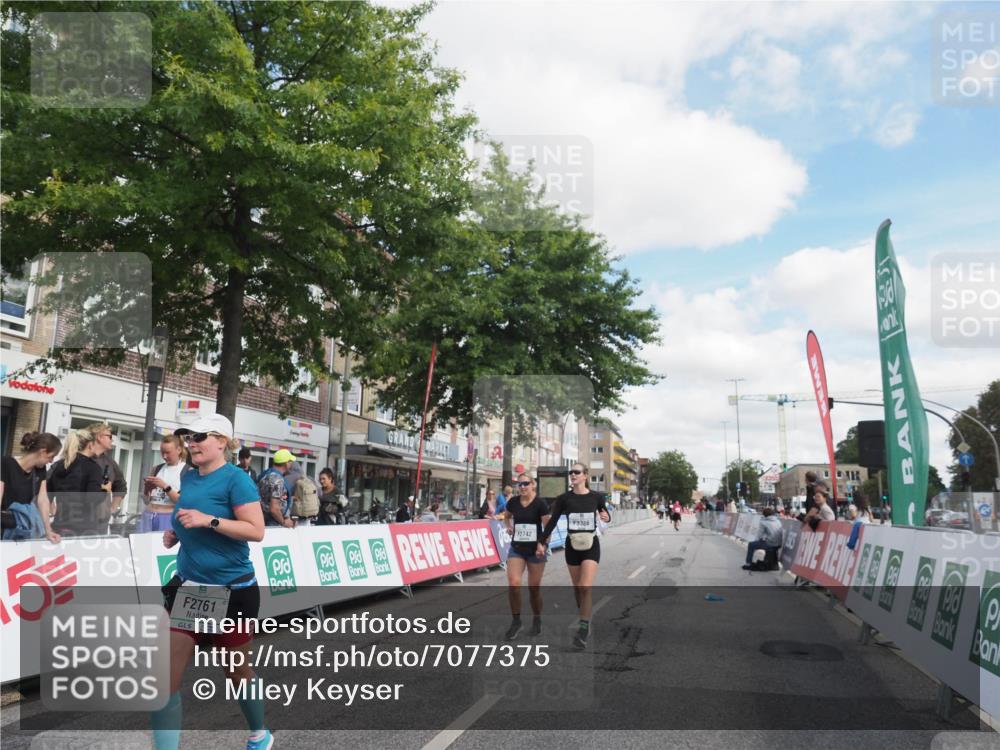 15.09.2024 - PSD Bank Halbmarathon Miley Keyser http://msf.ph/oto/7077375 15.09.2024 12:37:28 Ziel 2742, 2761, 3386 meine-sportfotos.de