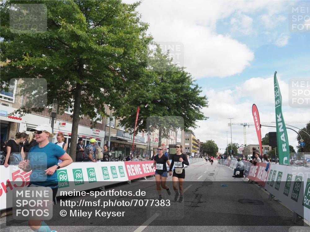 15.09.2024 - PSD Bank Halbmarathon Miley Keyser http://msf.ph/oto/7077383 15.09.2024 12:37:28 Ziel 2742, 2761, 3386 meine-sportfotos.de