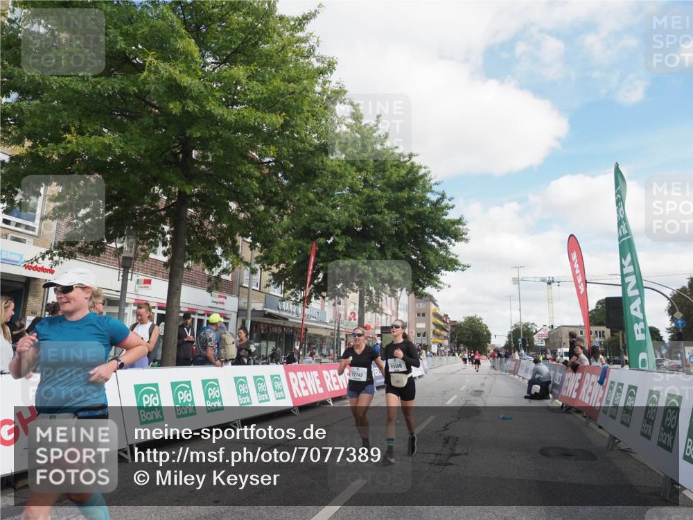 15.09.2024 - PSD Bank Halbmarathon Miley Keyser http://msf.ph/oto/7077389 15.09.2024 12:37:28 Ziel 2742, 2761, 3386 meine-sportfotos.de