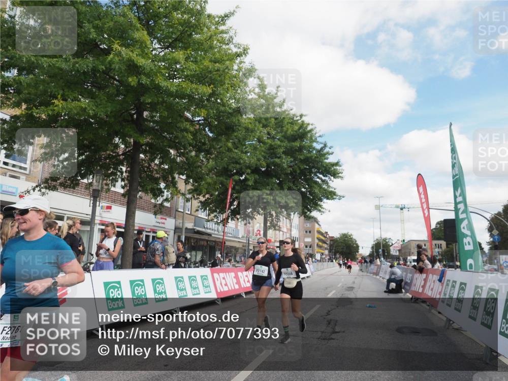 15.09.2024 - PSD Bank Halbmarathon Miley Keyser http://msf.ph/oto/7077393 15.09.2024 12:37:29 Ziel 2742, 2761, 3386 meine-sportfotos.de