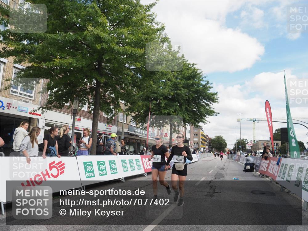 15.09.2024 - PSD Bank Halbmarathon Miley Keyser http://msf.ph/oto/7077402 15.09.2024 12:37:29 Ziel 2742, 2761, 3386 meine-sportfotos.de