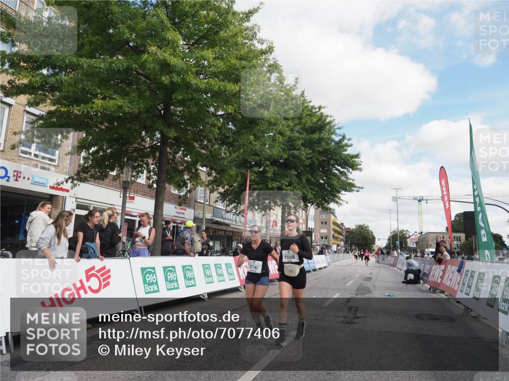 15.09.2024 - PSD Bank Halbmarathon Miley Keyser http://msf.ph/oto/7077406 15.09.2024 12:37:29 Ziel 2742, 2761, 3386 meine-sportfotos.de