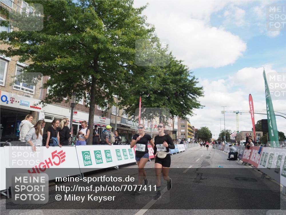 15.09.2024 - PSD Bank Halbmarathon Miley Keyser http://msf.ph/oto/7077411 15.09.2024 12:37:29 Ziel 2742, 2761, 3386 meine-sportfotos.de