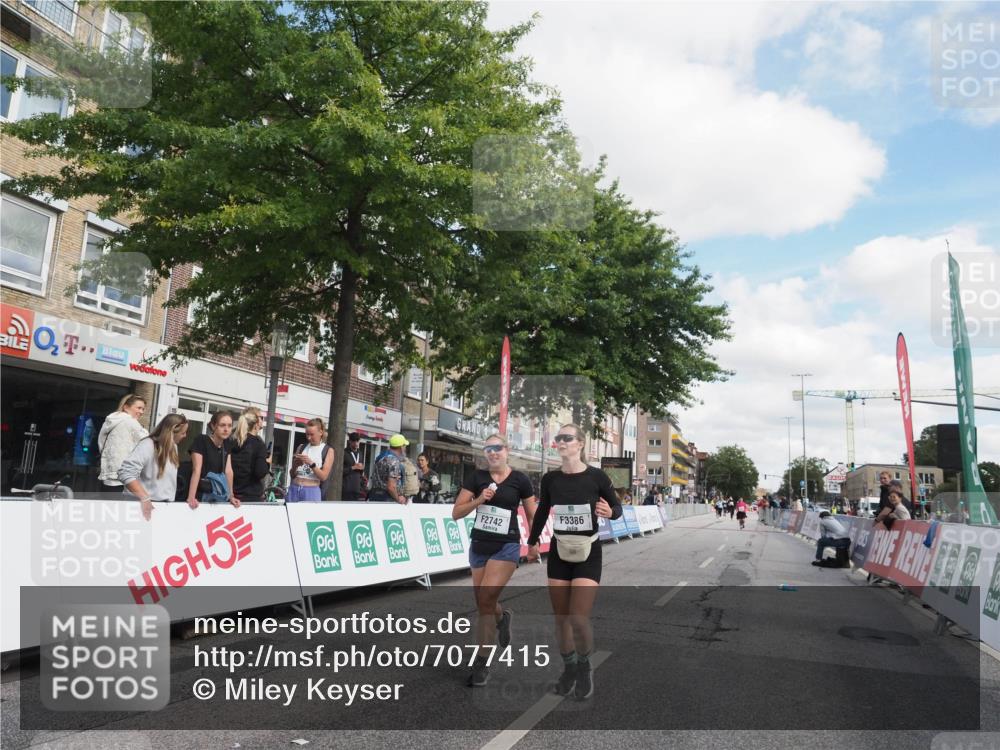 15.09.2024 - PSD Bank Halbmarathon Miley Keyser http://msf.ph/oto/7077415 15.09.2024 12:37:29 Ziel 2742, 2761, 3386 meine-sportfotos.de