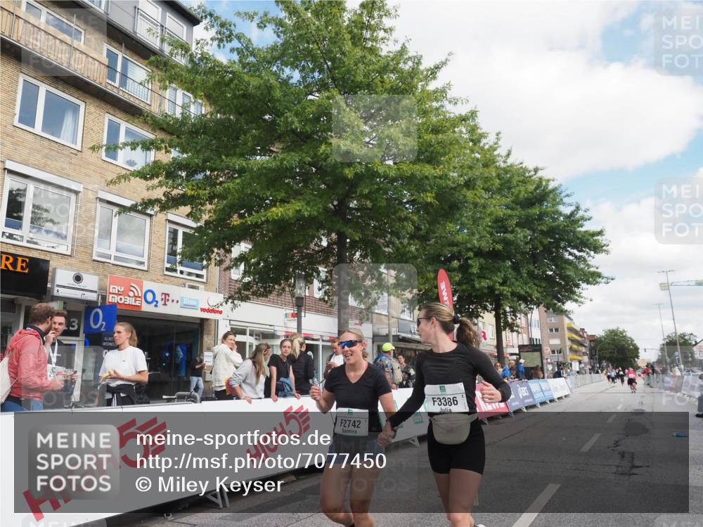 15.09.2024 - PSD Bank Halbmarathon Miley Keyser http://msf.ph/oto/7077450 15.09.2024 12:37:30 Ziel 2742, 2761, 3386 meine-sportfotos.de