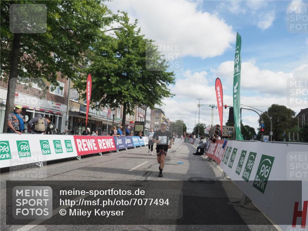 15.09.2024 - PSD Bank Halbmarathon Miley Keyser http://msf.ph/oto/7077494 15.09.2024 12:37:43 Ziel 2381, 2398, 2432, 2742, 3386, 3441, 3481 meine-sportfotos.de