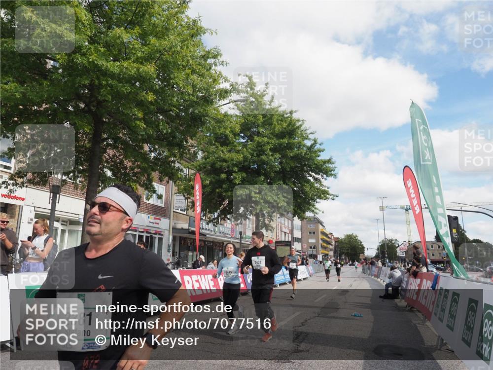 15.09.2024 - PSD Bank Halbmarathon Miley Keyser http://msf.ph/oto/7077516 15.09.2024 12:37:45 Ziel 1816, 2381, 2398, 2432, 2517, 3380, 3441, 3481 meine-sportfotos.de