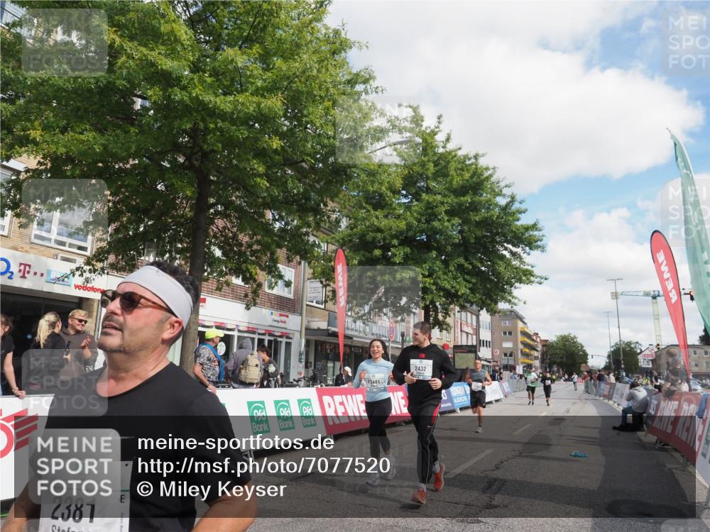15.09.2024 - PSD Bank Halbmarathon Miley Keyser http://msf.ph/oto/7077520 15.09.2024 12:37:45 Ziel 1816, 2381, 2398, 2432, 2517, 3380, 3441, 3481 meine-sportfotos.de