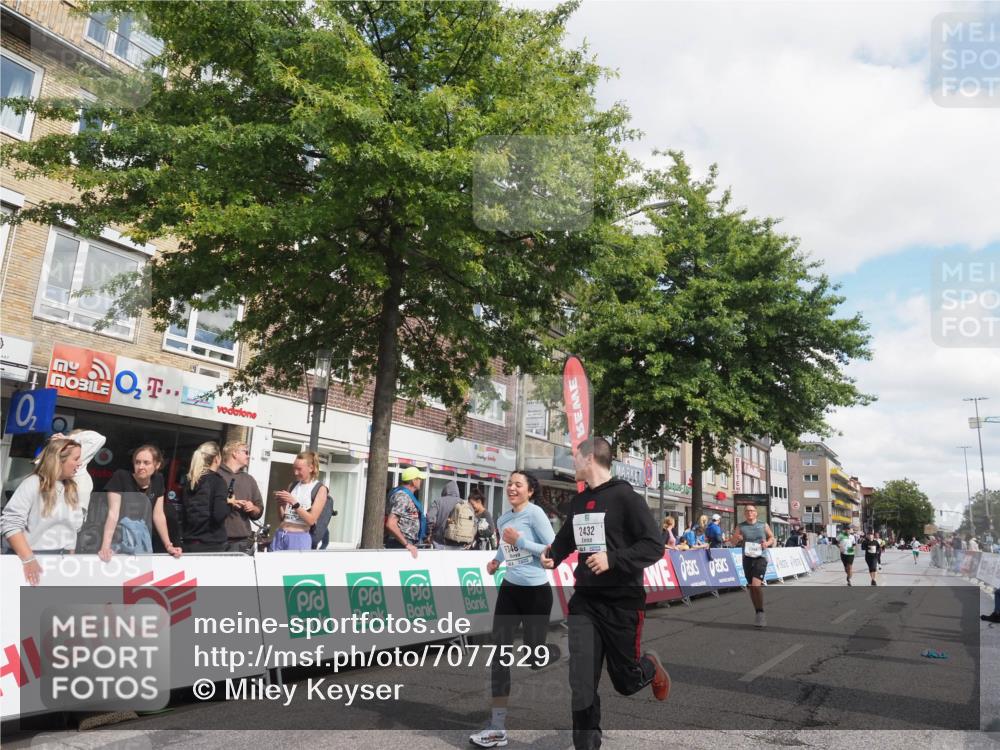 15.09.2024 - PSD Bank Halbmarathon Miley Keyser http://msf.ph/oto/7077529 15.09.2024 12:37:46 Ziel 1816, 2381, 2398, 2432, 2517, 3380, 3441, 3481 meine-sportfotos.de
