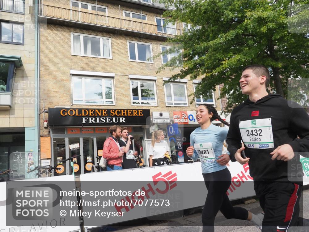 15.09.2024 - PSD Bank Halbmarathon Miley Keyser http://msf.ph/oto/7077573 15.09.2024 12:37:47 Ziel 1816, 2381, 2398, 2432, 2517, 3380, 3441, 3481 meine-sportfotos.de