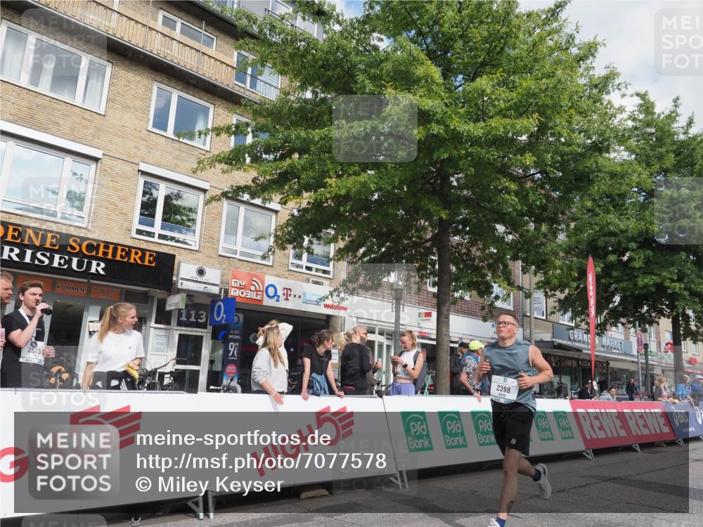 15.09.2024 - PSD Bank Halbmarathon Miley Keyser http://msf.ph/oto/7077578 15.09.2024 12:37:48 Ziel 1816, 2381, 2398, 2432, 2517, 3380, 3441, 3481 meine-sportfotos.de