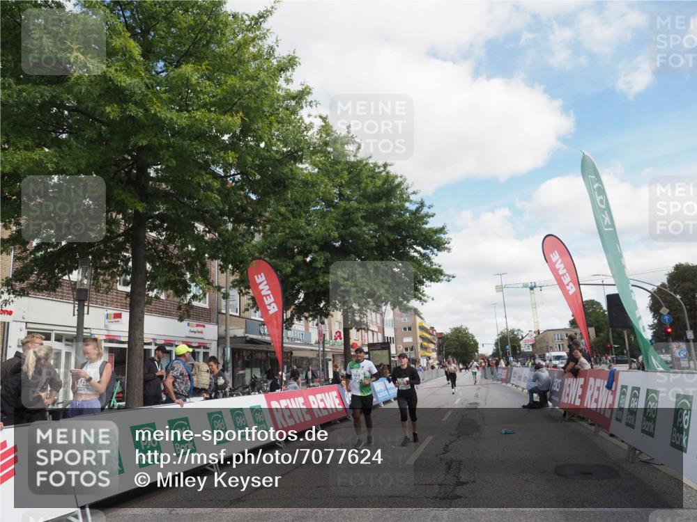 15.09.2024 - PSD Bank Halbmarathon Miley Keyser http://msf.ph/oto/7077624 15.09.2024 12:37:51 Ziel 1816, 2381, 2398, 2432, 2517, 3380, 3415, 3441, 3481 meine-sportfotos.de