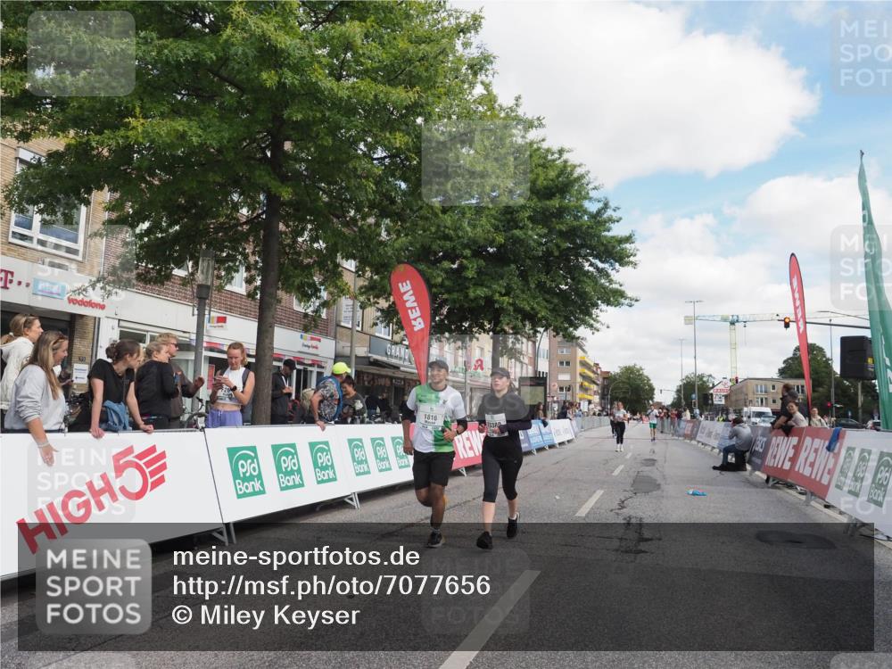 15.09.2024 - PSD Bank Halbmarathon Miley Keyser http://msf.ph/oto/7077656 15.09.2024 12:37:53 Ziel 1816, 2381, 2398, 2432, 2517, 3380, 3415, 3417, 3441, 3481 meine-sportfotos.de