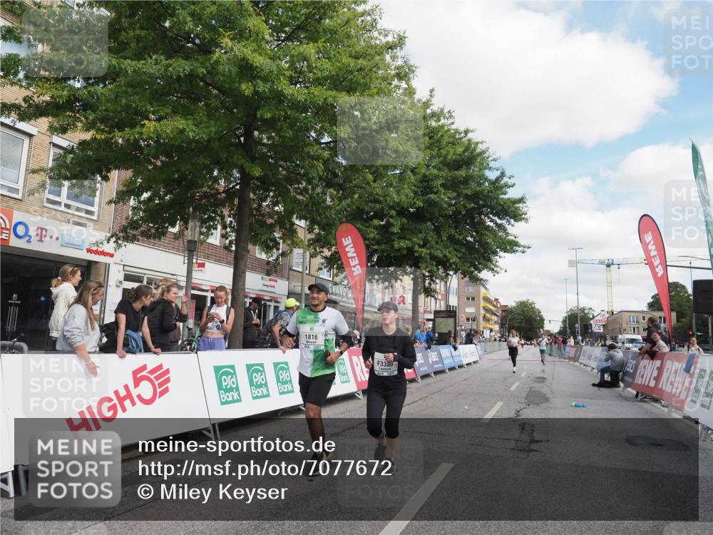 15.09.2024 - PSD Bank Halbmarathon Miley Keyser http://msf.ph/oto/7077672 15.09.2024 12:37:53 Ziel 1816, 2381, 2398, 2432, 2517, 3380, 3415, 3417, 3441, 3481 meine-sportfotos.de