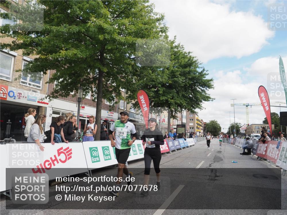 15.09.2024 - PSD Bank Halbmarathon Miley Keyser http://msf.ph/oto/7077678 15.09.2024 12:37:53 Ziel 1816, 2381, 2398, 2432, 2517, 3380, 3415, 3417, 3441, 3481 meine-sportfotos.de
