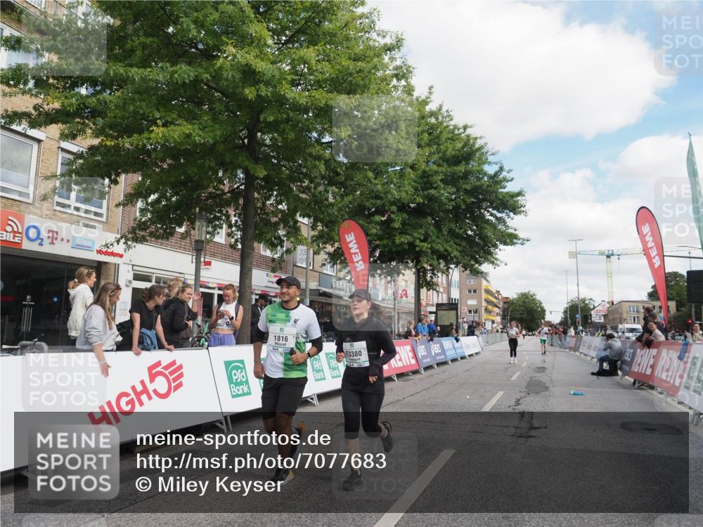 15.09.2024 - PSD Bank Halbmarathon Miley Keyser http://msf.ph/oto/7077683 15.09.2024 12:37:53 Ziel 1816, 2381, 2398, 2432, 2517, 3380, 3415, 3417, 3441, 3481 meine-sportfotos.de