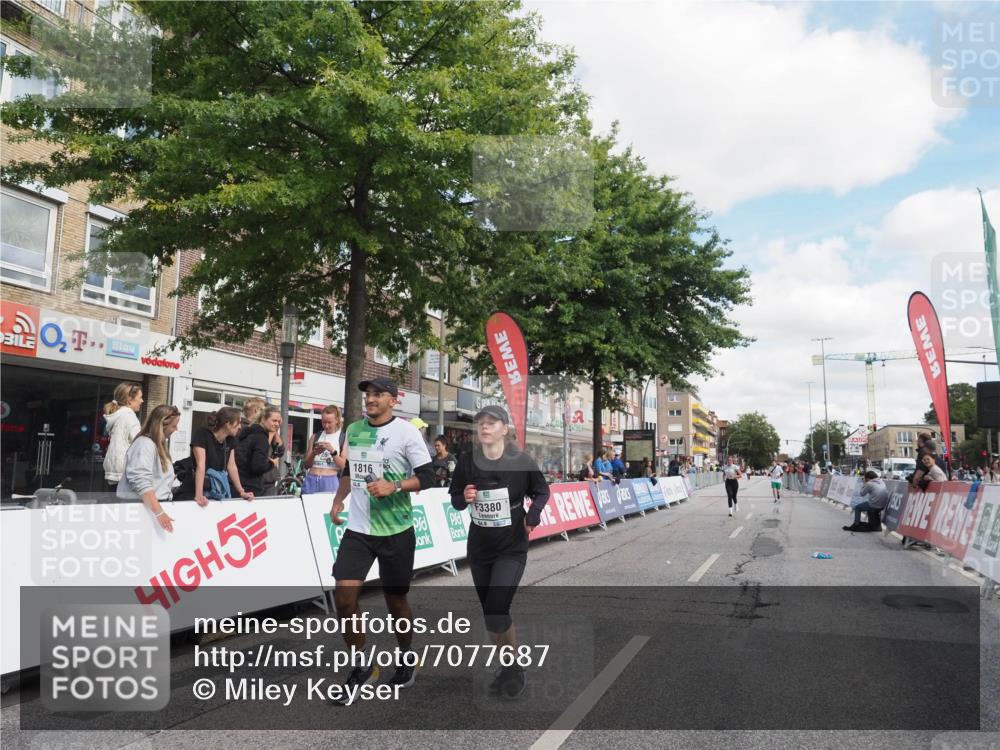 15.09.2024 - PSD Bank Halbmarathon Miley Keyser http://msf.ph/oto/7077687 15.09.2024 12:37:54 Ziel 1816, 2381, 2398, 2432, 2517, 3380, 3415, 3417, 3441, 3481 meine-sportfotos.de