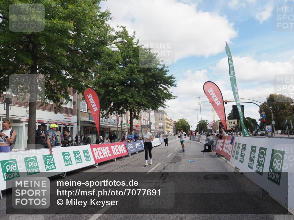 15.09.2024 - PSD Bank Halbmarathon Miley Keyser http://msf.ph/oto/7077691 15.09.2024 12:37:58 Ziel 1816, 2381, 2398, 2517, 3380, 3415, 3417, 3481 meine-sportfotos.de