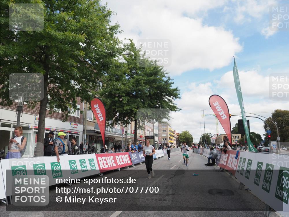 15.09.2024 - PSD Bank Halbmarathon Miley Keyser http://msf.ph/oto/7077700 15.09.2024 12:37:58 Ziel 1816, 2381, 2398, 2517, 3380, 3415, 3417, 3481 meine-sportfotos.de