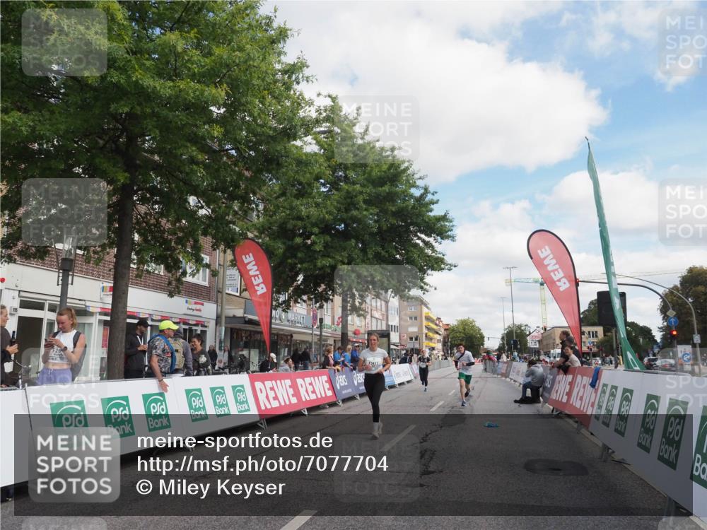 15.09.2024 - PSD Bank Halbmarathon Miley Keyser http://msf.ph/oto/7077704 15.09.2024 12:37:58 Ziel 1816, 2381, 2398, 2517, 3380, 3415, 3417, 3481 meine-sportfotos.de