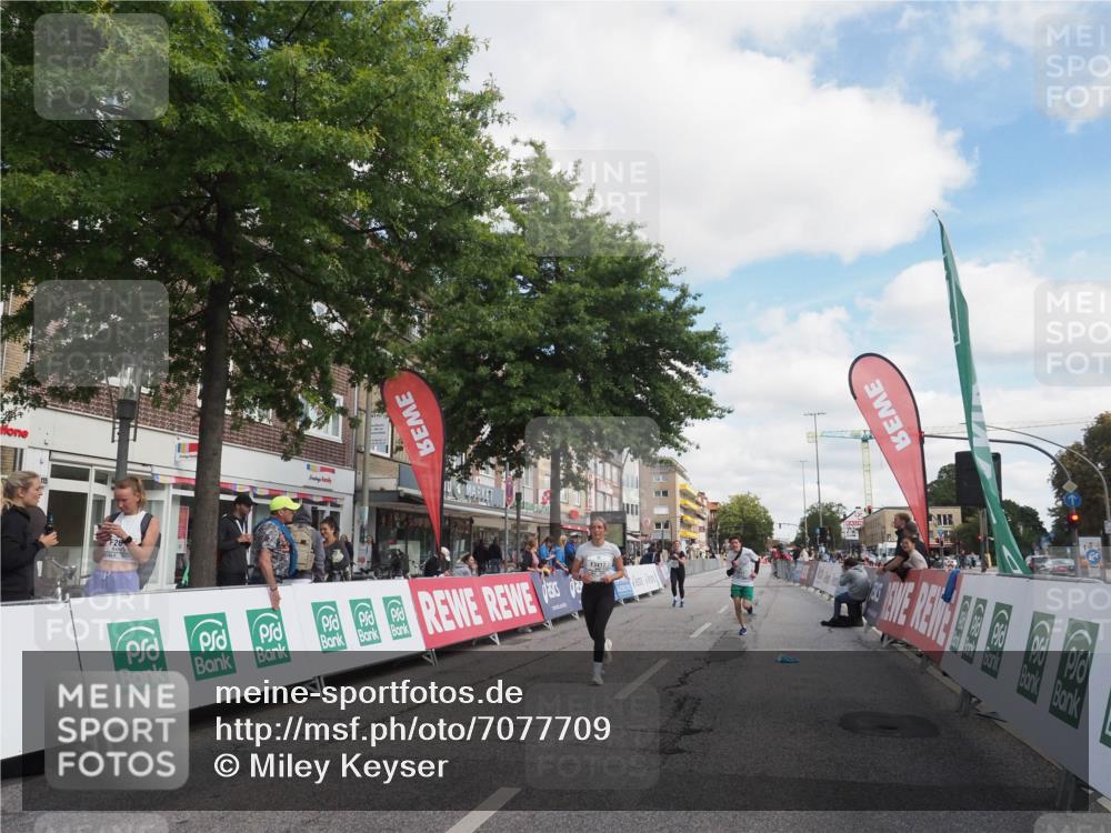 15.09.2024 - PSD Bank Halbmarathon Miley Keyser http://msf.ph/oto/7077709 15.09.2024 12:37:58 Ziel 1816, 2381, 2398, 2517, 3380, 3415, 3417, 3481 meine-sportfotos.de