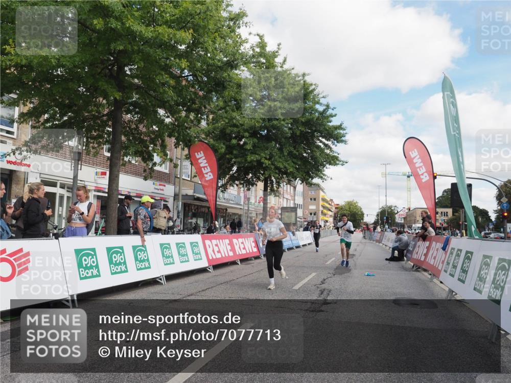 15.09.2024 - PSD Bank Halbmarathon Miley Keyser http://msf.ph/oto/7077713 15.09.2024 12:37:59 Ziel 1816, 2381, 2398, 2517, 3380, 3415, 3417 meine-sportfotos.de