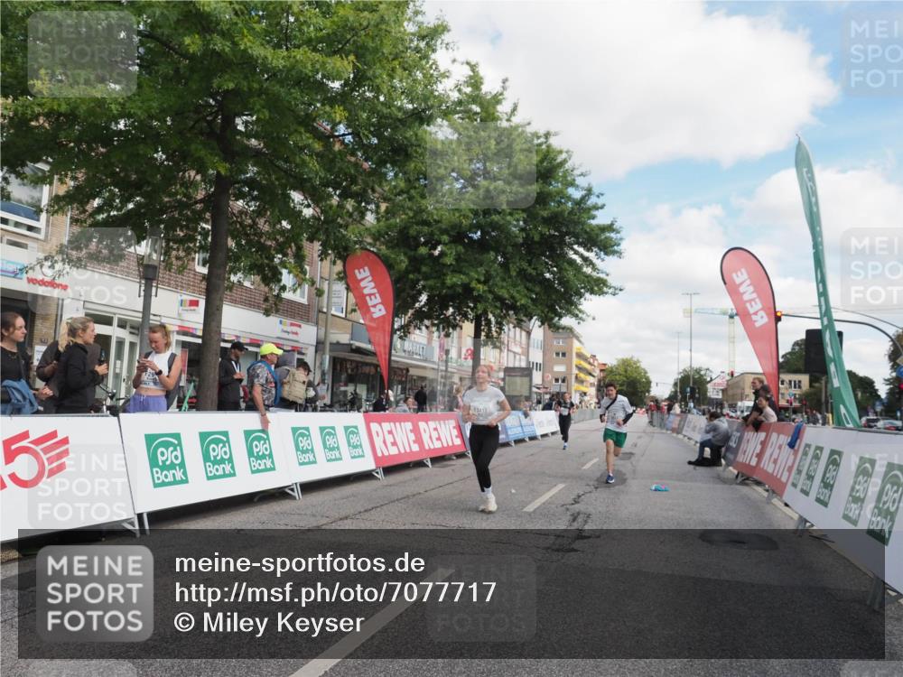 15.09.2024 - PSD Bank Halbmarathon Miley Keyser http://msf.ph/oto/7077717 15.09.2024 12:37:59 Ziel 1816, 2381, 2398, 2517, 3380, 3415, 3417 meine-sportfotos.de