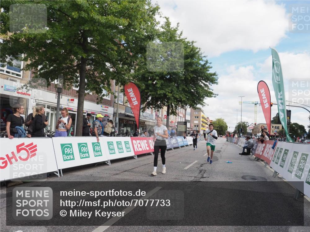15.09.2024 - PSD Bank Halbmarathon Miley Keyser http://msf.ph/oto/7077733 15.09.2024 12:37:59 Ziel 1816, 2381, 2398, 2517, 3380, 3415, 3417 meine-sportfotos.de