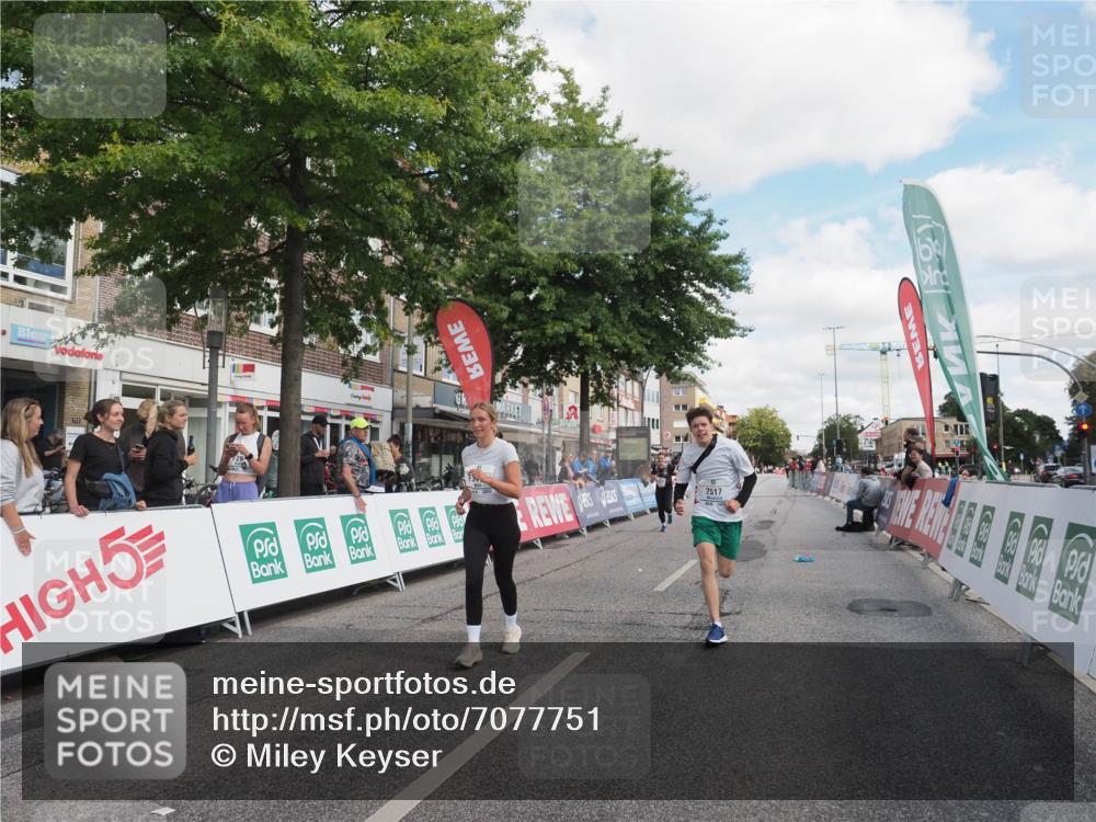 15.09.2024 - PSD Bank Halbmarathon Miley Keyser http://msf.ph/oto/7077751 15.09.2024 12:38:00 Ziel 1816, 2398, 2517, 3380, 3415, 3417 meine-sportfotos.de