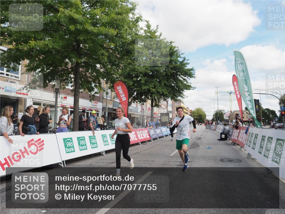 15.09.2024 - PSD Bank Halbmarathon Miley Keyser http://msf.ph/oto/7077755 15.09.2024 12:38:00 Ziel 1816, 2398, 2517, 3380, 3415, 3417 meine-sportfotos.de