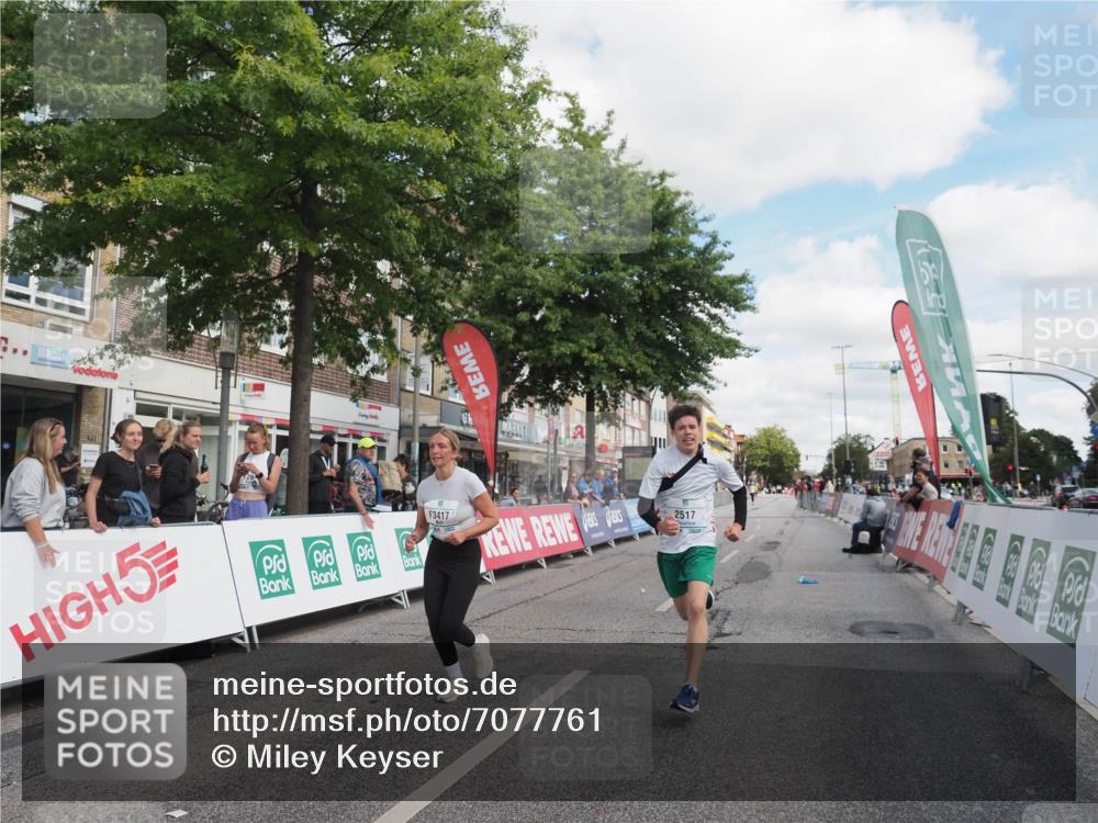 15.09.2024 - PSD Bank Halbmarathon Miley Keyser http://msf.ph/oto/7077761 15.09.2024 12:38:00 Ziel 1816, 2398, 2517, 3380, 3415, 3417 meine-sportfotos.de