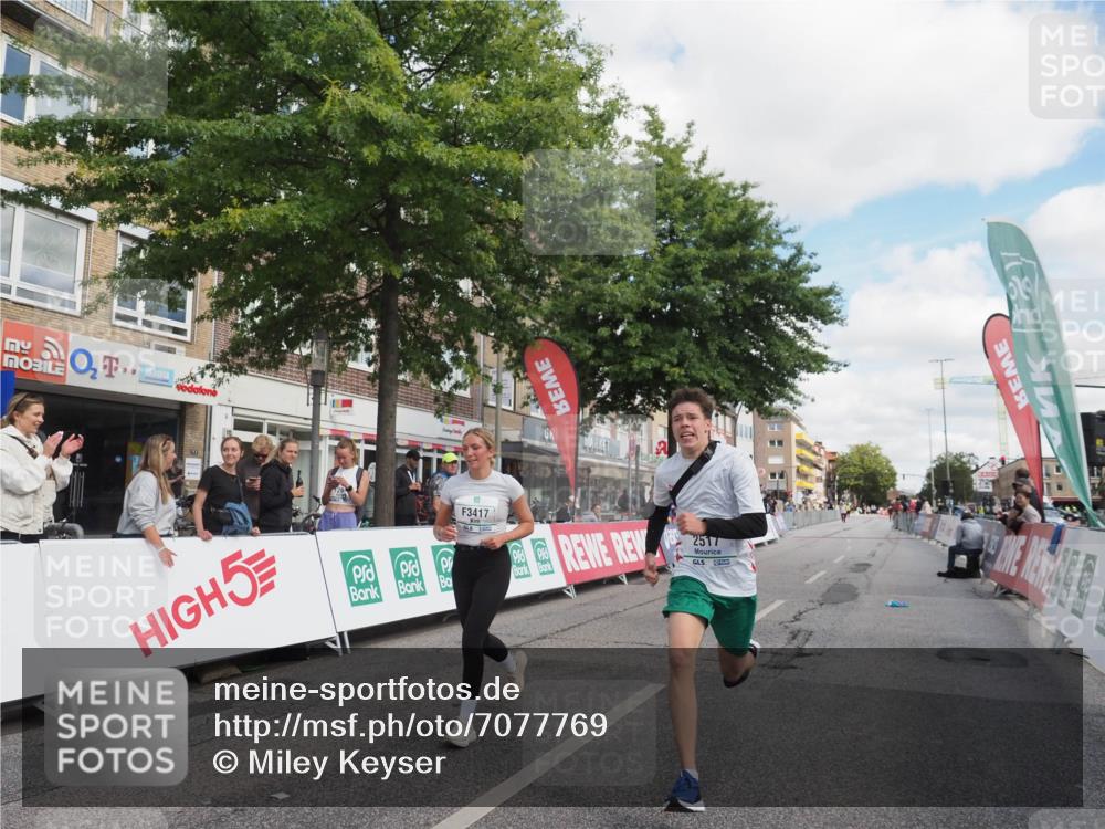 15.09.2024 - PSD Bank Halbmarathon Miley Keyser http://msf.ph/oto/7077769 15.09.2024 12:38:01 Ziel 1816, 2517, 3380, 3415, 3417 meine-sportfotos.de