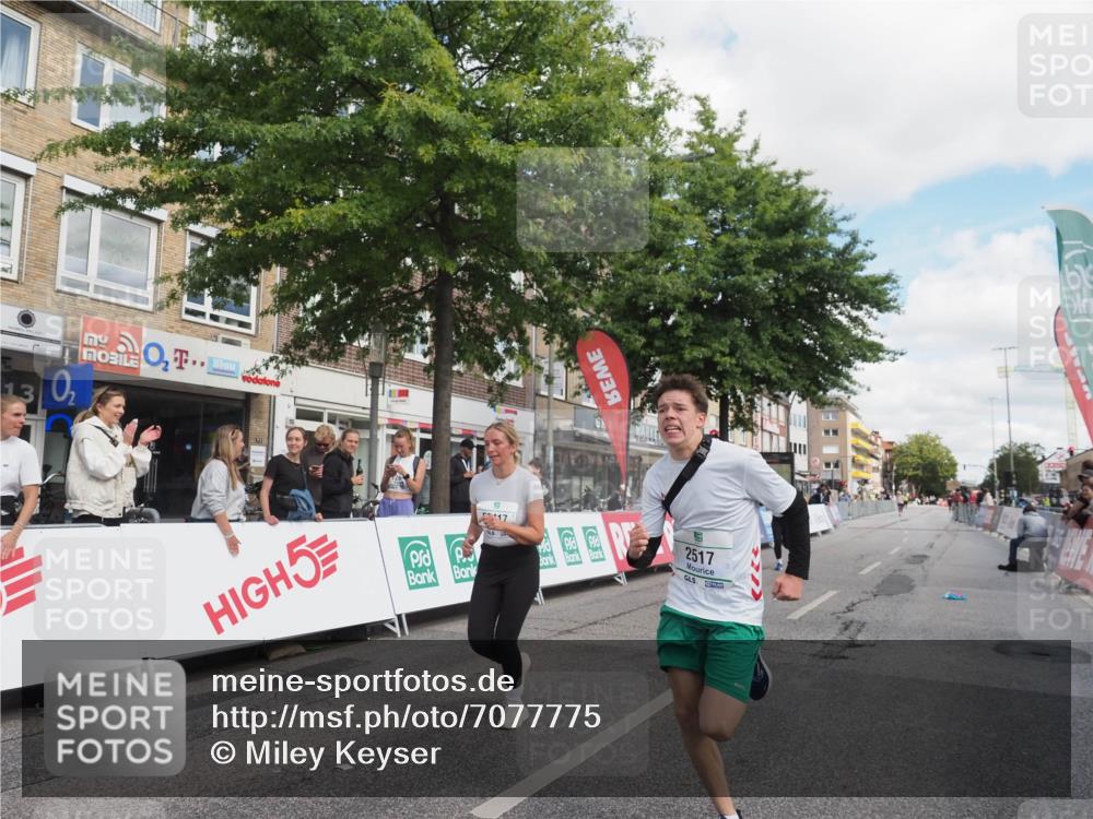 15.09.2024 - PSD Bank Halbmarathon Miley Keyser http://msf.ph/oto/7077775 15.09.2024 12:38:01 Ziel 1816, 2517, 3380, 3415, 3417 meine-sportfotos.de
