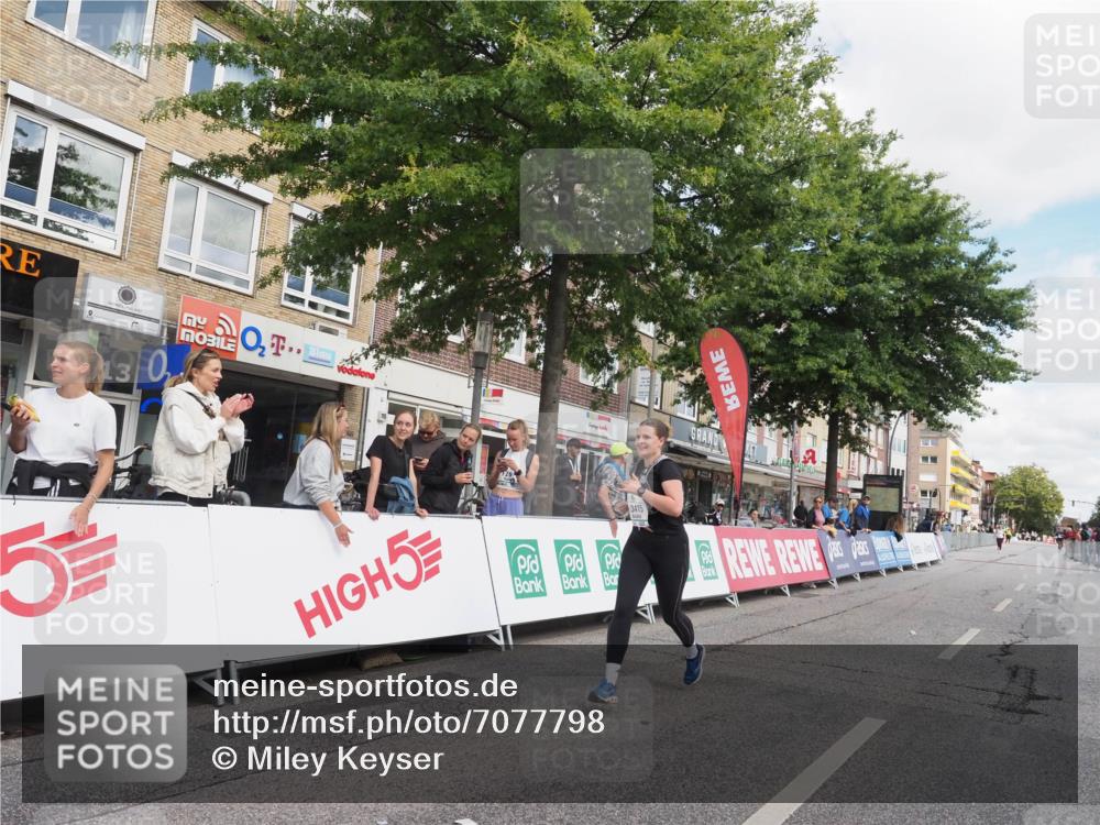 15.09.2024 - PSD Bank Halbmarathon Miley Keyser http://msf.ph/oto/7077798 15.09.2024 12:38:03 Ziel 1816, 2517, 3380, 3415, 3417 meine-sportfotos.de