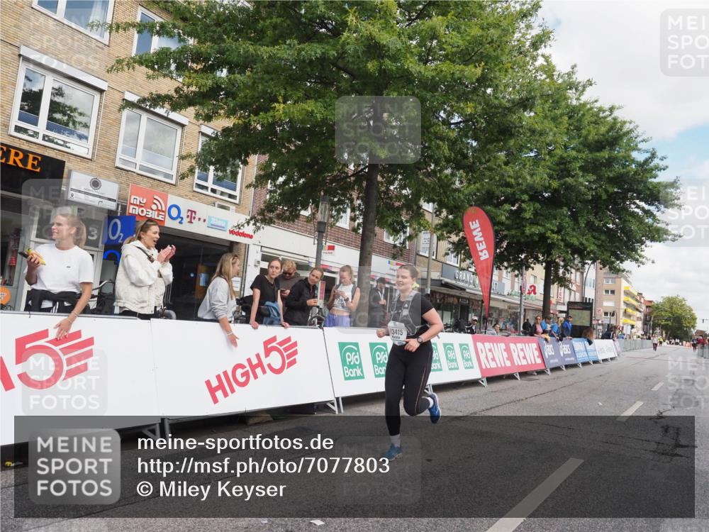 15.09.2024 - PSD Bank Halbmarathon Miley Keyser http://msf.ph/oto/7077803 15.09.2024 12:38:03 Ziel 1816, 2517, 3380, 3415, 3417 meine-sportfotos.de