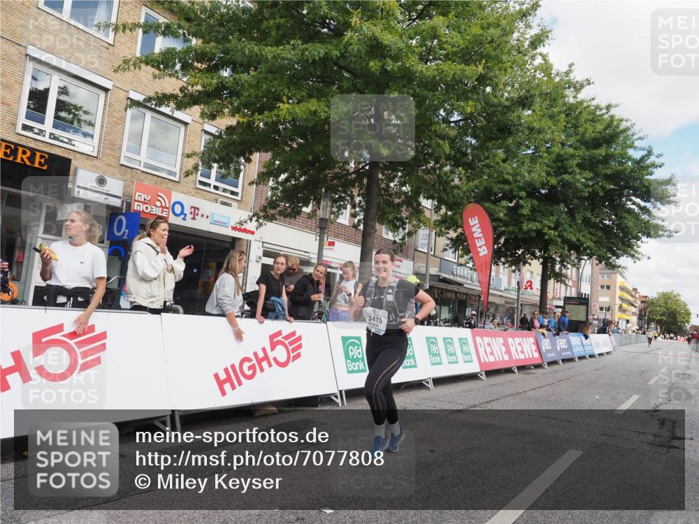 15.09.2024 - PSD Bank Halbmarathon Miley Keyser http://msf.ph/oto/7077808 15.09.2024 12:38:03 Ziel 1816, 2517, 3380, 3415, 3417 meine-sportfotos.de