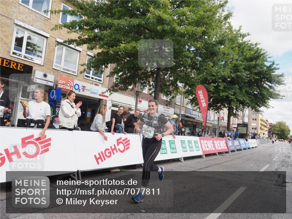 15.09.2024 - PSD Bank Halbmarathon Miley Keyser http://msf.ph/oto/7077811 15.09.2024 12:38:04 Ziel 1816, 2517, 3380, 3415, 3417 meine-sportfotos.de