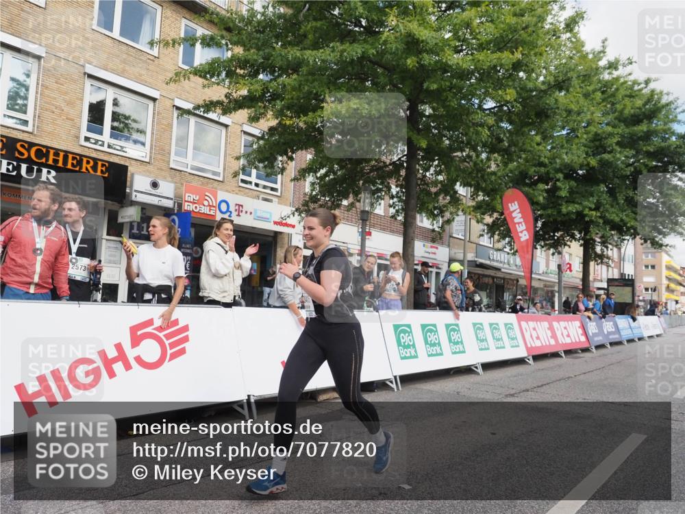 15.09.2024 - PSD Bank Halbmarathon Miley Keyser http://msf.ph/oto/7077820 15.09.2024 12:38:04 Ziel 1816, 2517, 3380, 3415, 3417 meine-sportfotos.de