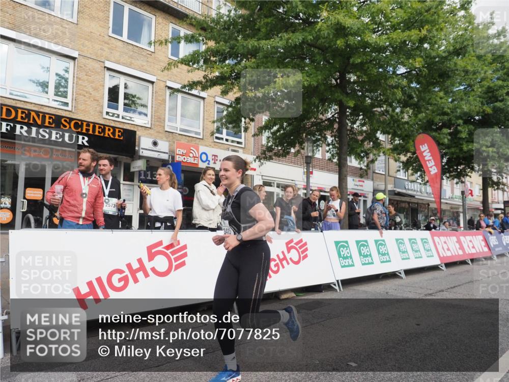 15.09.2024 - PSD Bank Halbmarathon Miley Keyser http://msf.ph/oto/7077825 15.09.2024 12:38:04 Ziel 1816, 2517, 3380, 3415, 3417 meine-sportfotos.de