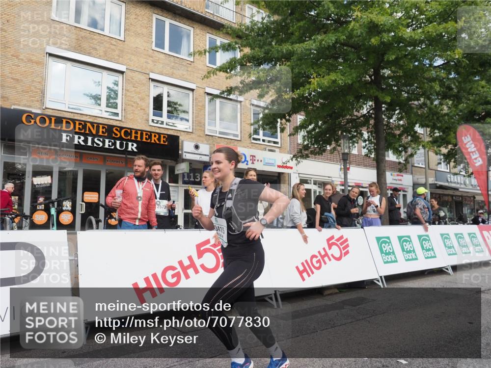 15.09.2024 - PSD Bank Halbmarathon Miley Keyser http://msf.ph/oto/7077830 15.09.2024 12:38:04 Ziel 1816, 2517, 3380, 3415, 3417 meine-sportfotos.de